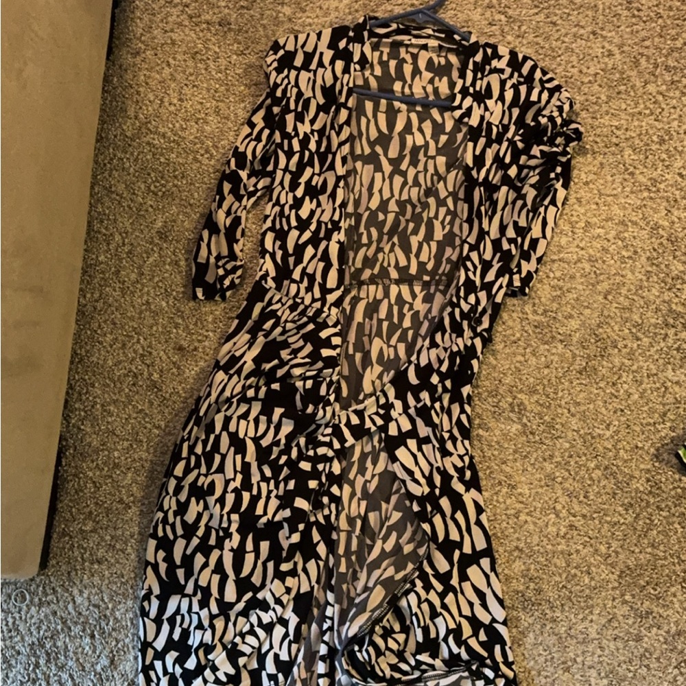 Elegant Black and White Long Sleeve Dress